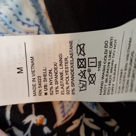 NWOT OLD NAVY UNDERWIRE BIKINI TOP. SIZE M - Picture 4 of 6